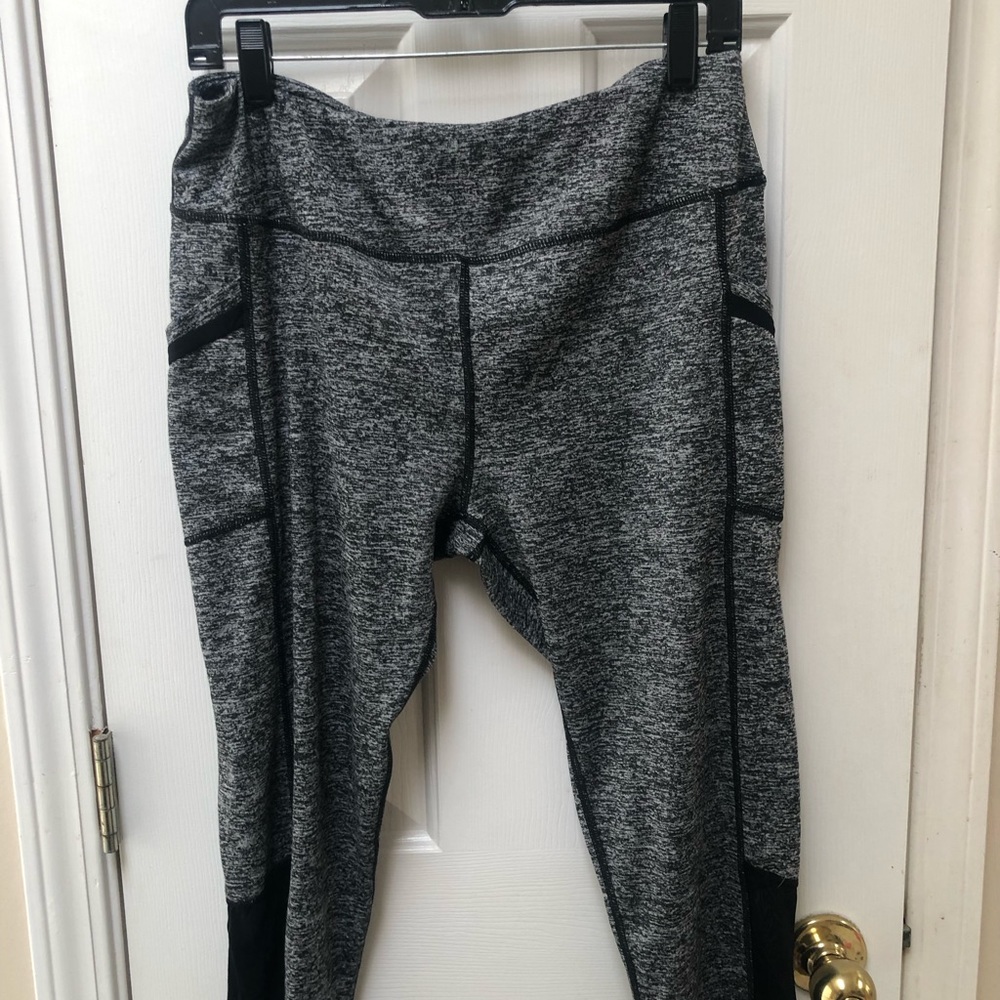 Women's cropped leggings